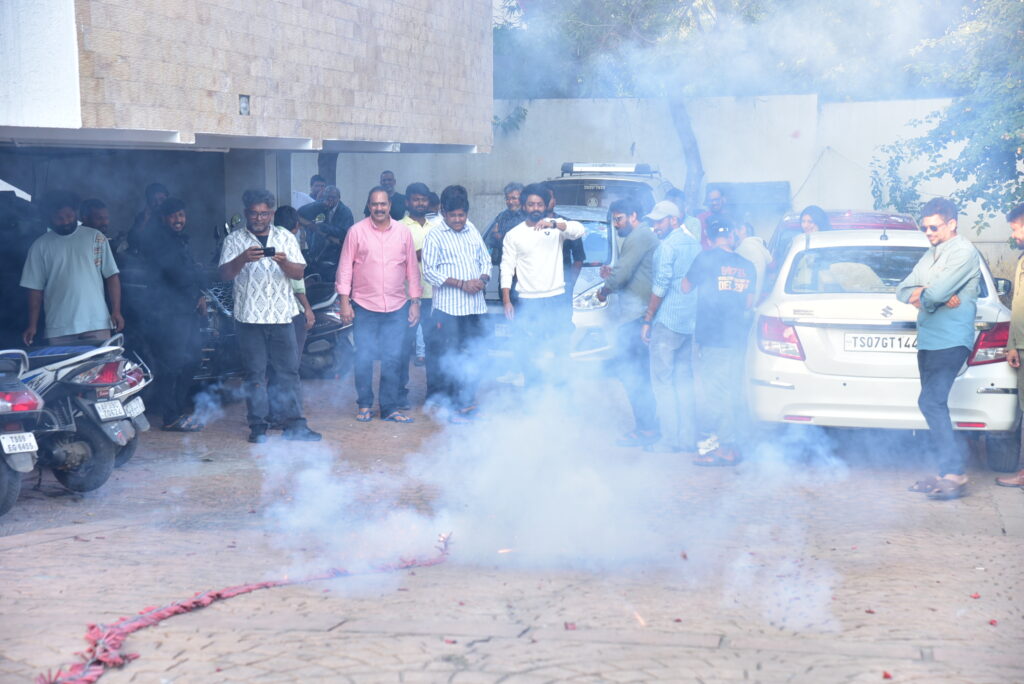 మా ‘డెవిల్’ సినిమా ఇంత పెద్ద సక్సెస్ చేసిన అభిమానులకు, ప్రేక్షకులకు మనస్ఫూర్తిగా ధన్యవాదాలు : నందమూరి కళ్యాణ్ రామ్ 1 Devil Success Celebrations 04
