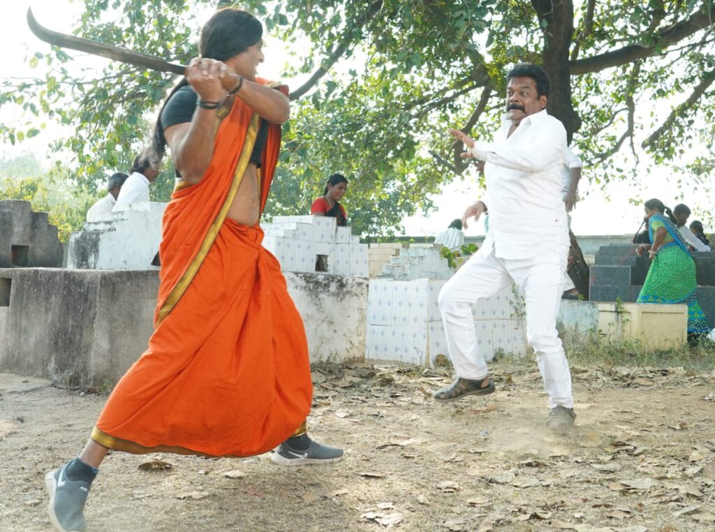 పోరాటాల చిత్రీకరణలో 'పోలీస్ వారి హెచ్చరిక' 1 WhatsApp Image 2024 01 08 at 15.21.08 54f06c02