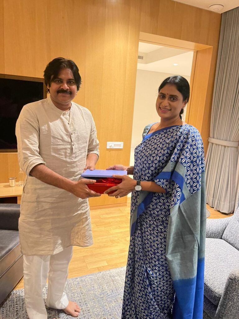 పవన్ కళ్యాణ్ గారిని కలిసిన వైఎస్ షర్మిల 1 WhatsApp Image 2024 01 17 at 20.25.04 0a19e8b8