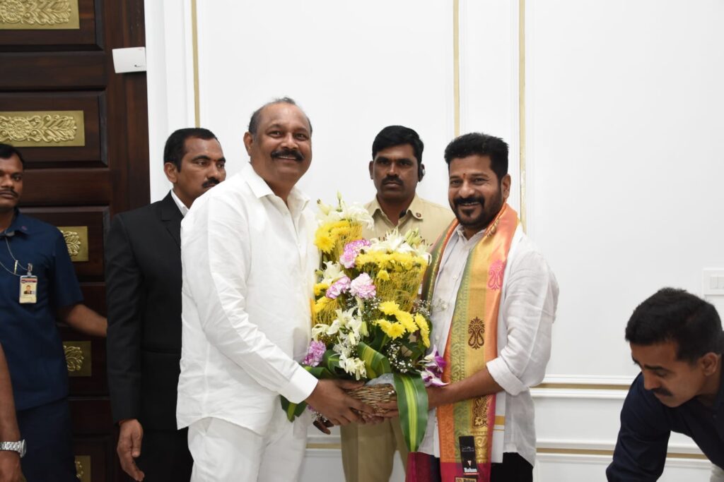 ప్రముఖ నిర్మాత బెల్లంకొండ సురేష్, తెలంగాణ ముఖ్యమంత్రి శ్రీ రేవంత్ రెడ్డి గారిని సచివాలయంలో మర్యాదపూర్వకంగా కలిశారు 1 bk 2