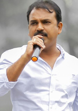 శ్రీమంతుడు సినిమా కథను కొరటాల శివ దొంగిలించారు అని ప్రచారం అవుతున్న వార్త నిజమేనా? 1 Disappointed Koratala Siva turning producer