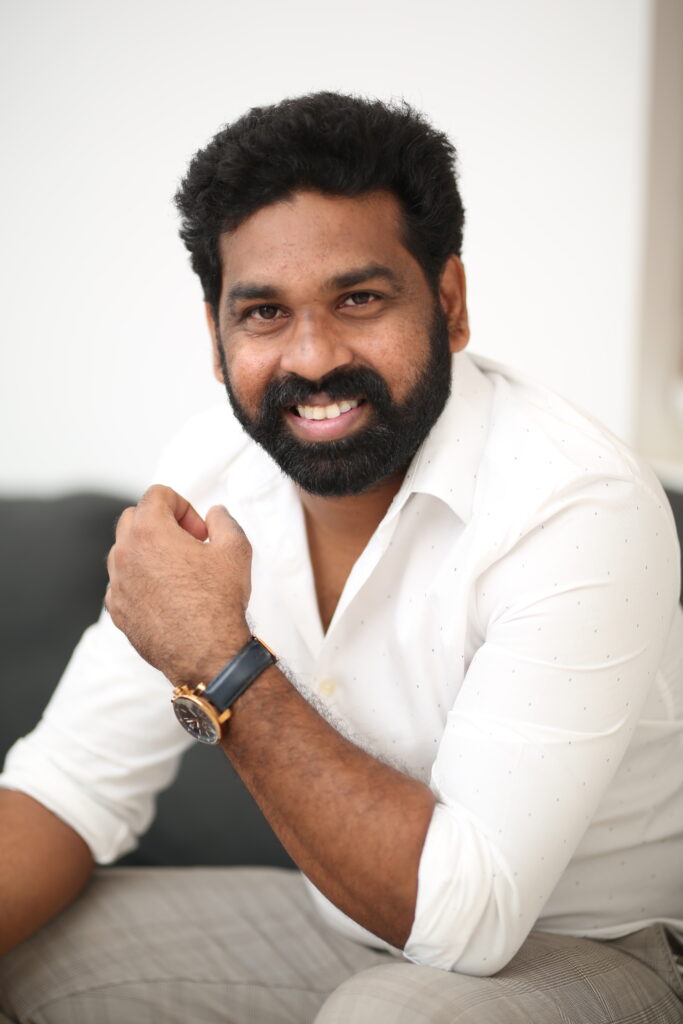 'టిల్లు స్క్వేర్' సినిమాలో అనుపమ మేము హీరోయిన్ గా అనుకోలేదు : డైరెక్టర్ మల్లిక్ రామ్ 2 GANI7272