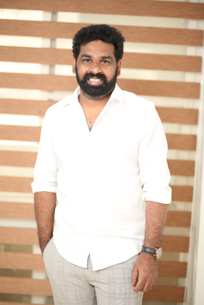 'టిల్లు స్క్వేర్' సినిమాలో అనుపమ మేము హీరోయిన్ గా అనుకోలేదు : డైరెక్టర్ మల్లిక్ రామ్ 1 GANI7287