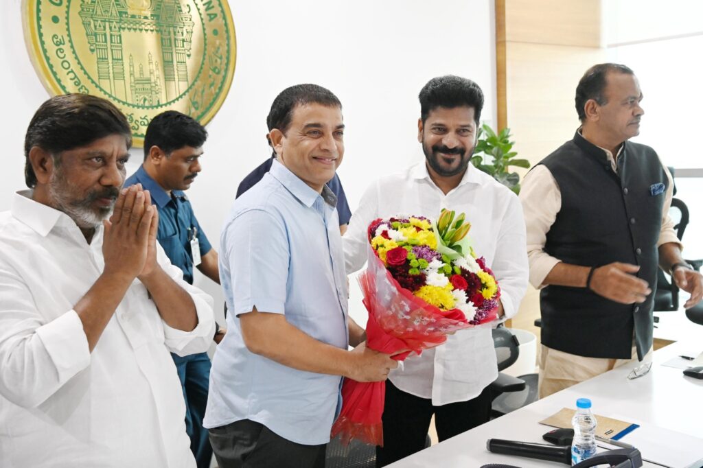 ఫార్మా, ఐటీ తరహాలో సినిమాలకు హైదరాబాద్ను గ్లోబల్ హబ్గా మార్చడమే సీఎం లక్ష్యం : దిల్ రాజు 1 WhatsApp Image 2024 12 26 at 16.58.25 62e81156