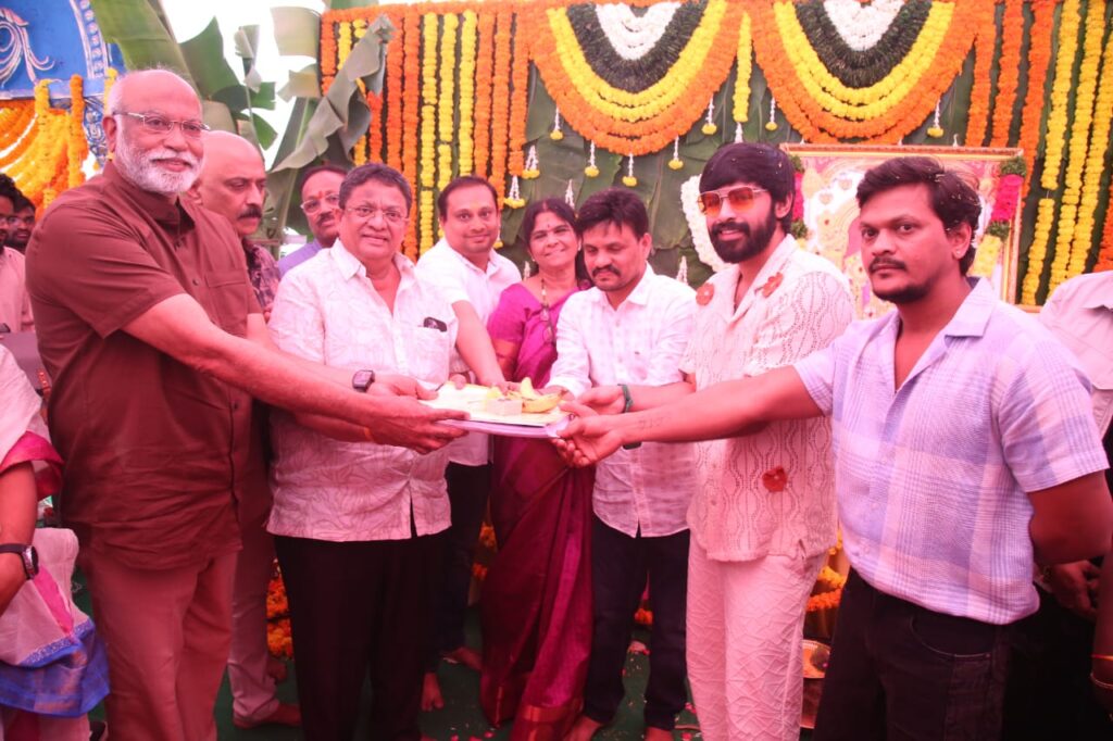 పూజ కార్యక్రమాలతో ఘనంగా ప్రారంభమైన 'కలవరం' సినిమా 4 WhatsApp Image 2025 01 04 at 17.04.56 19174d1e