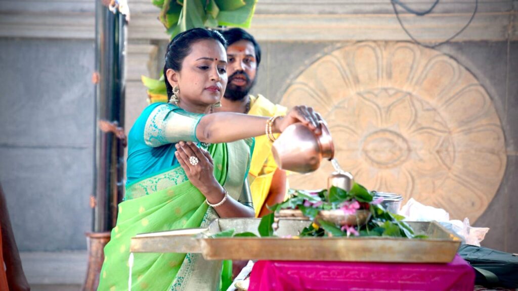 అమృతేశ్వరునికి అభిషేకిస్తూ పరవశించిపోయా : సుమ కనకాల 3 WhatsApp Image 2025 03 01 at 17.08.02 d6dbc0cc