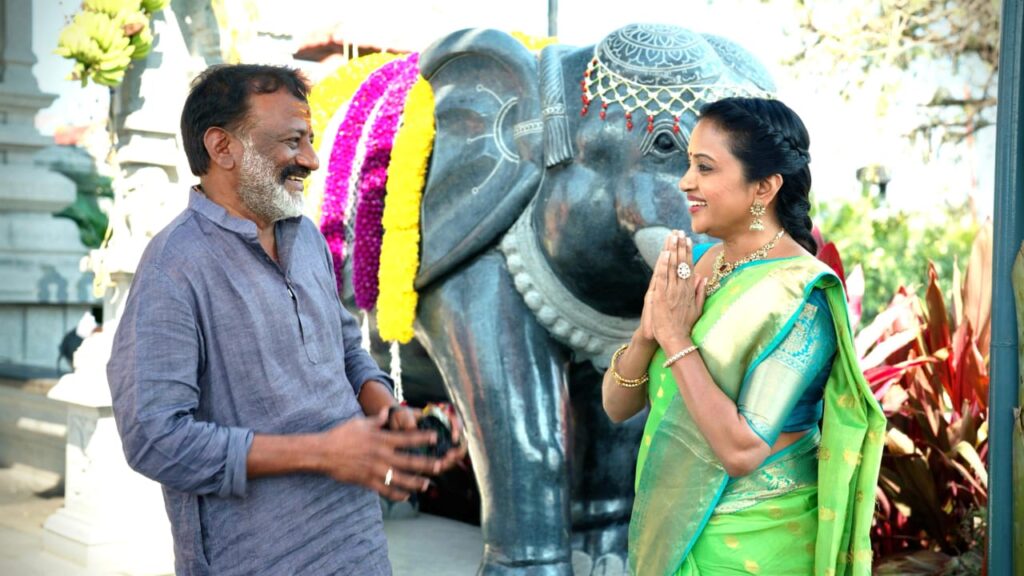 అమృతేశ్వరునికి అభిషేకిస్తూ పరవశించిపోయా : సుమ కనకాల 2 WhatsApp Image 2025 03 01 at 17.08.02 dfab0795
