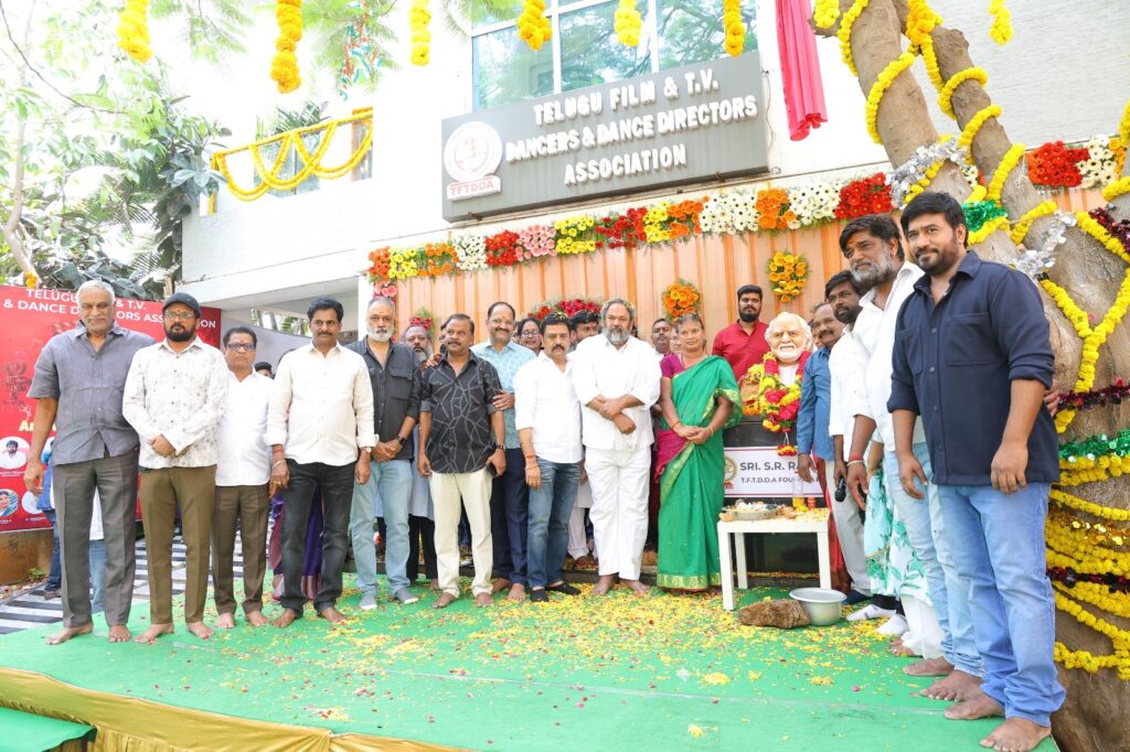 ఘనంగా ముక్కురాజ్ మాస్టర్ విగ్రహావిష్కరణ వేడుక 1 WhatsApp Image 2025 04 23 at 18.45.35 6dd436c3