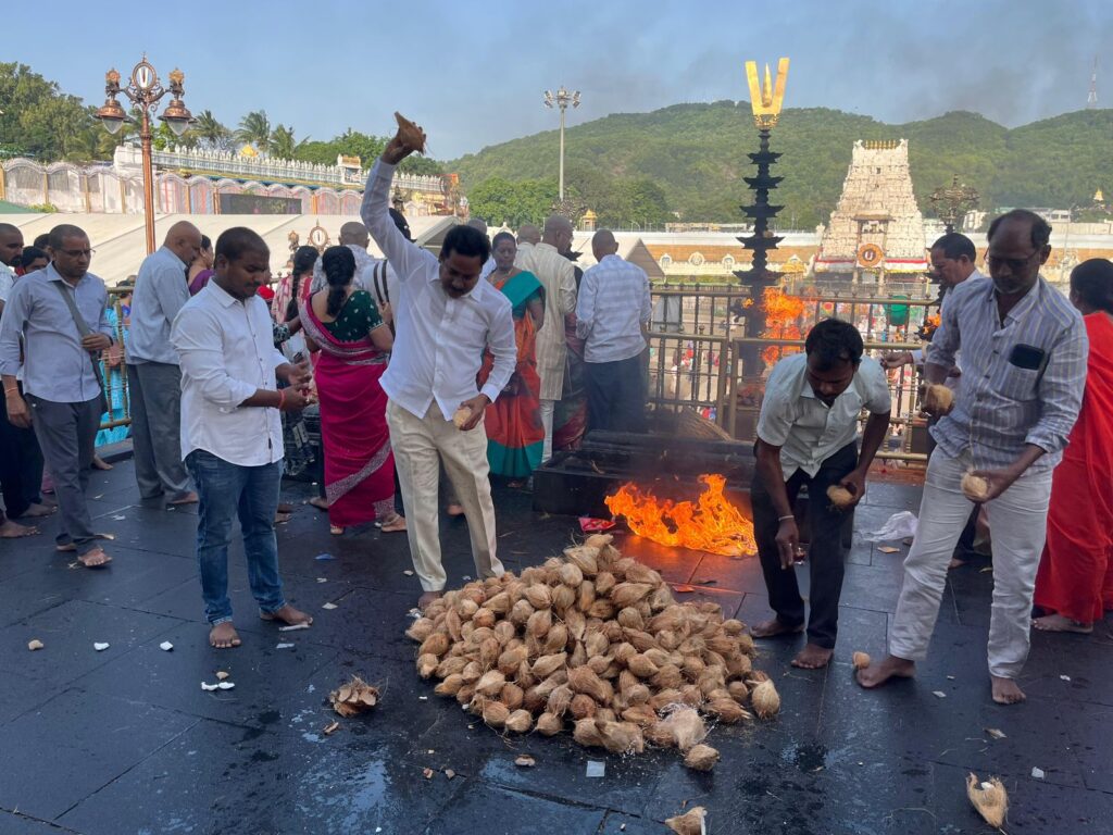 తిరుమలలో నందమూరి బాలకృష్ణ 65వ జన్మదిన వేడుకల హంగామా 1 WhatsApp Image 2025 06 10 at 12.51.09 f6f4d278