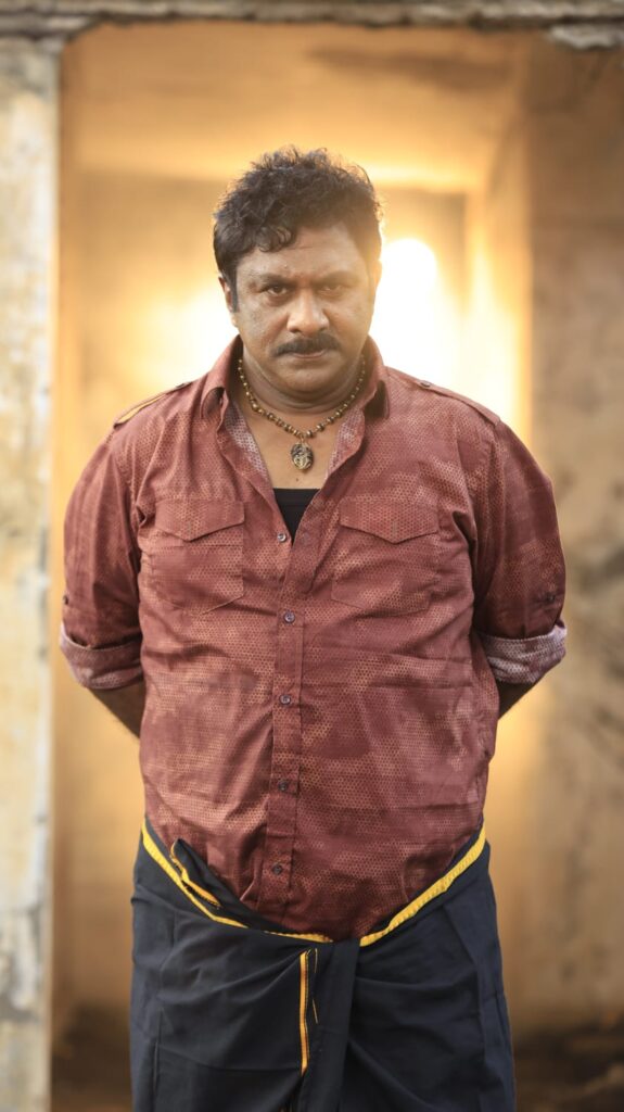 రఘుకుంచే జన్మదినం సందర్భంగా “గేదెలరాజు కాకినాడ తాలూకా “ఫస్ట్లుక్ 3 WhatsApp Image 2025 06 13 at 13.58.21 3395358d