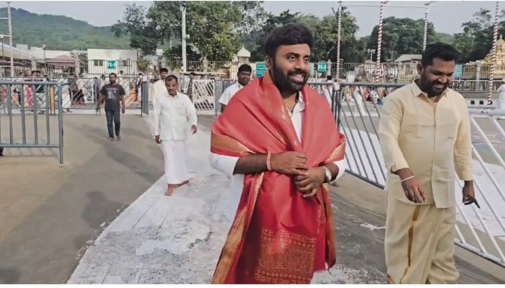 తిరుమల శ్రీవారిని దర్శించుకున్న కె.వి.ఎన్ ప్రొడక్షన్స్ నిర్మాత ఎన్.కె.లోహిత్ దర్శనం 1 WhatsApp Image 2025 06 24 at 15.44.33 83ad4676