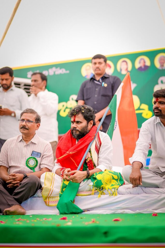 బీసీల హక్కుల సాధన కోసం బోడె రామచంద్ర యాదవ్ 'ధర్మ దీక్ష' 1 1001210724