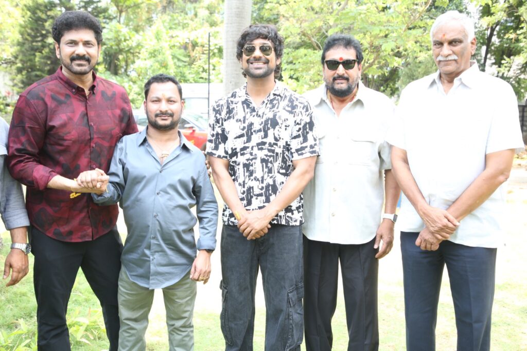 హనుమాన్ ఫిలిం ఫ్యాక్టరీ బ్యానర్ పై వరుణ్ సందేశ్, జెమిని సురేష్ ప్రధాన పాత్రలలో శ్రీనివాస్ గుండ్రెడ్డి దర్శకత్వంలో పూజా కార్యక్రమాలతో ఘనంగా "బ్లాక్ మెయిల్" చిత్ర ప్రారంభం 1 WhatsApp Image 2026 05 17 at 3.16.17 PM